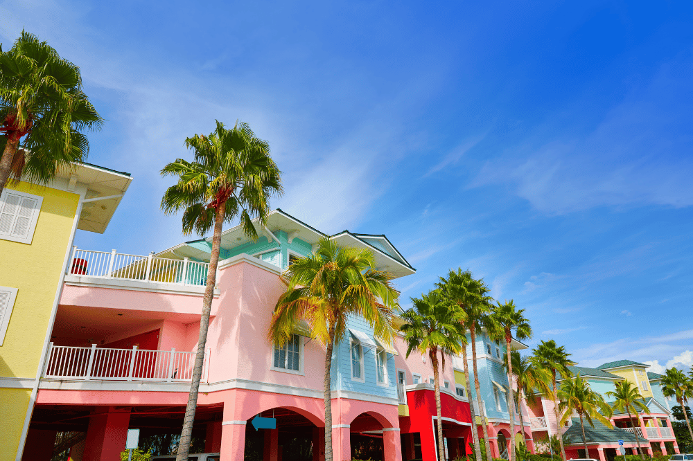 Photo de bâtiments très colorés à Fort Myers en Floride Gate 5 travel